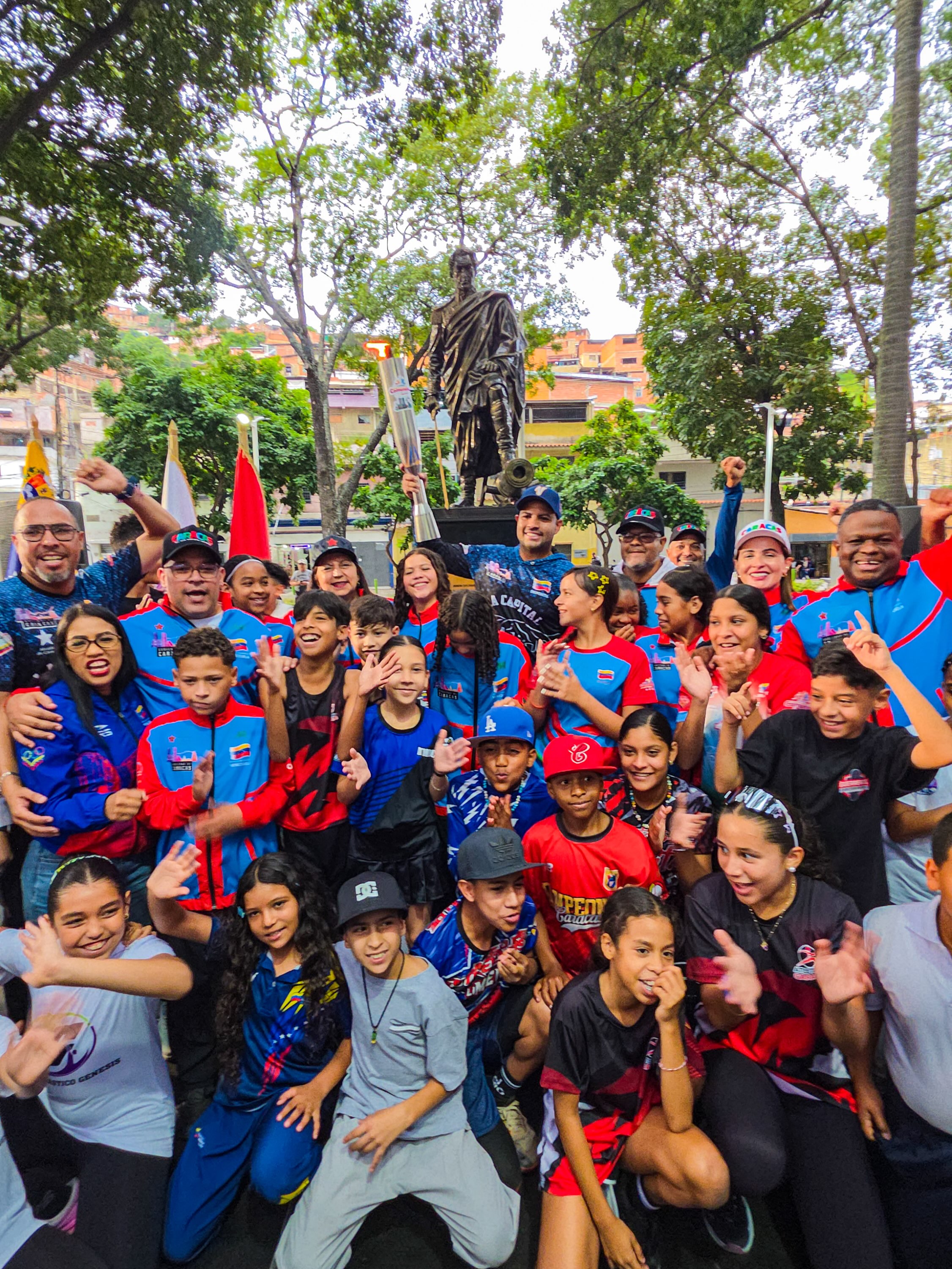 Caracas recibió el Fuego Patrio en los IV Juegos Deportivos Nacionales Comunales